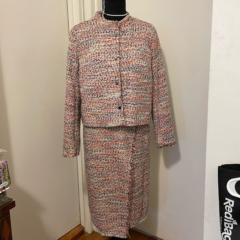 Ladies skirt suit -new - Picture 1 of 7